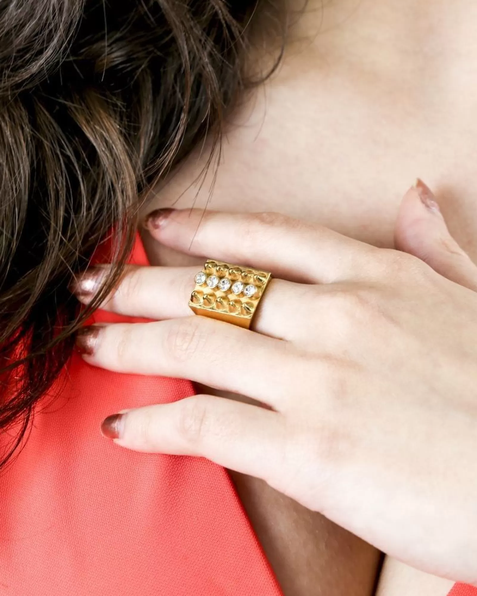 La Piscine Paris Bague en métal clouté à pierres Tom Binns Doré Fashion