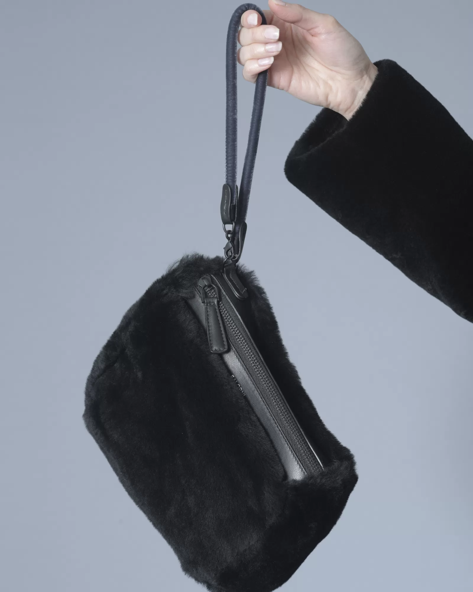 La Piscine Paris Pochette en fourrure Falorni Noir Outlet