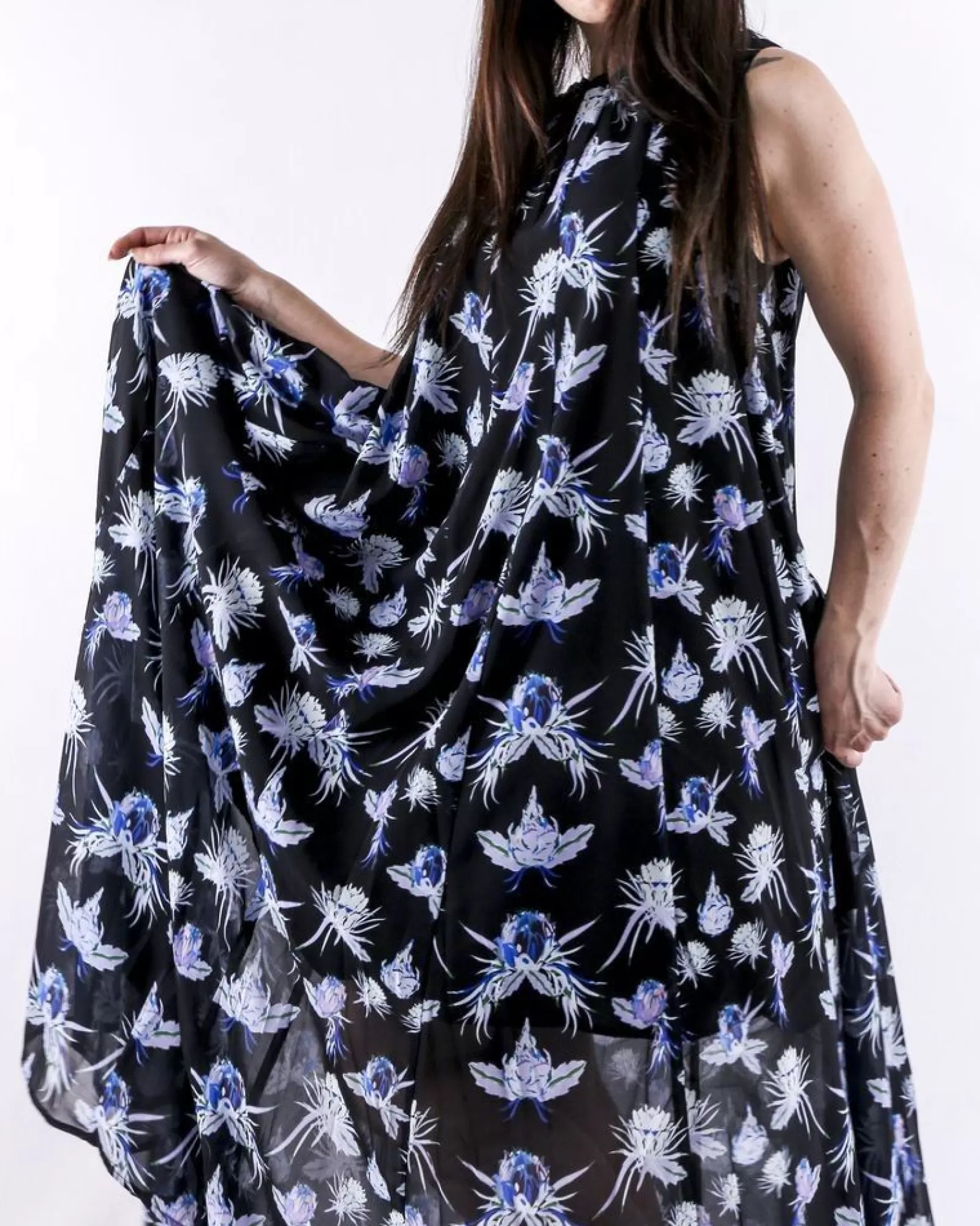 La Piscine Paris Robe longue e à motifs fleurs du paradis Isabelle Blanche Noir New