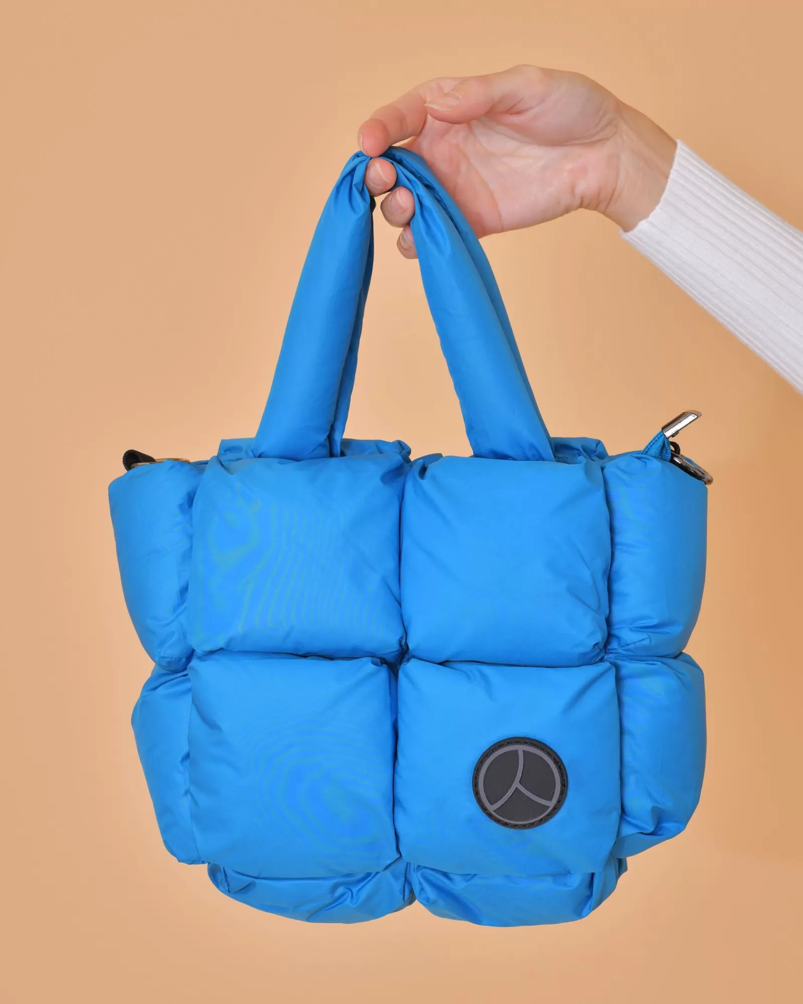 La Piscine Paris Sac à main en tissu technique matelassé People of Shibuya Bleu Best Sale