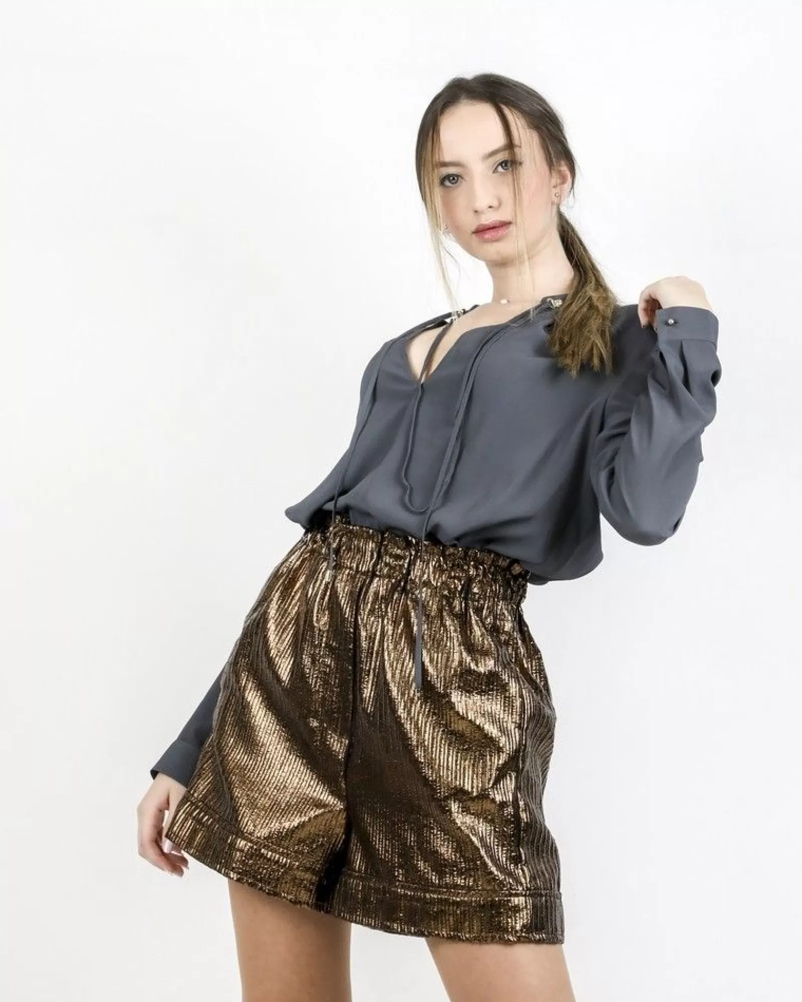 La Piscine Paris Short oversize en simili lamé bronze Nude Doré New